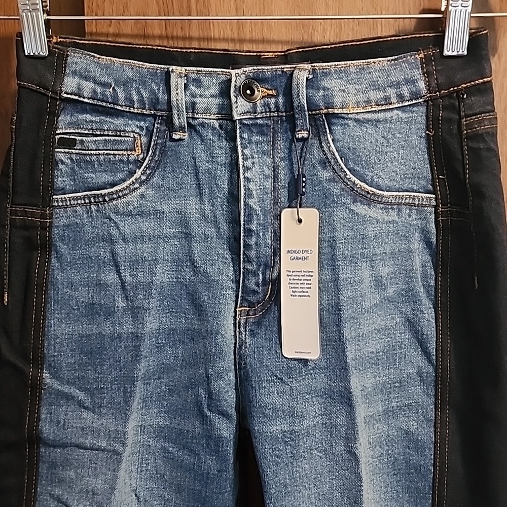 Tractr NWT Two-Tone Skinny JEAN WITH RAW HEM! Super Trendy ✌️ 🔥 - Picture 2 of 4